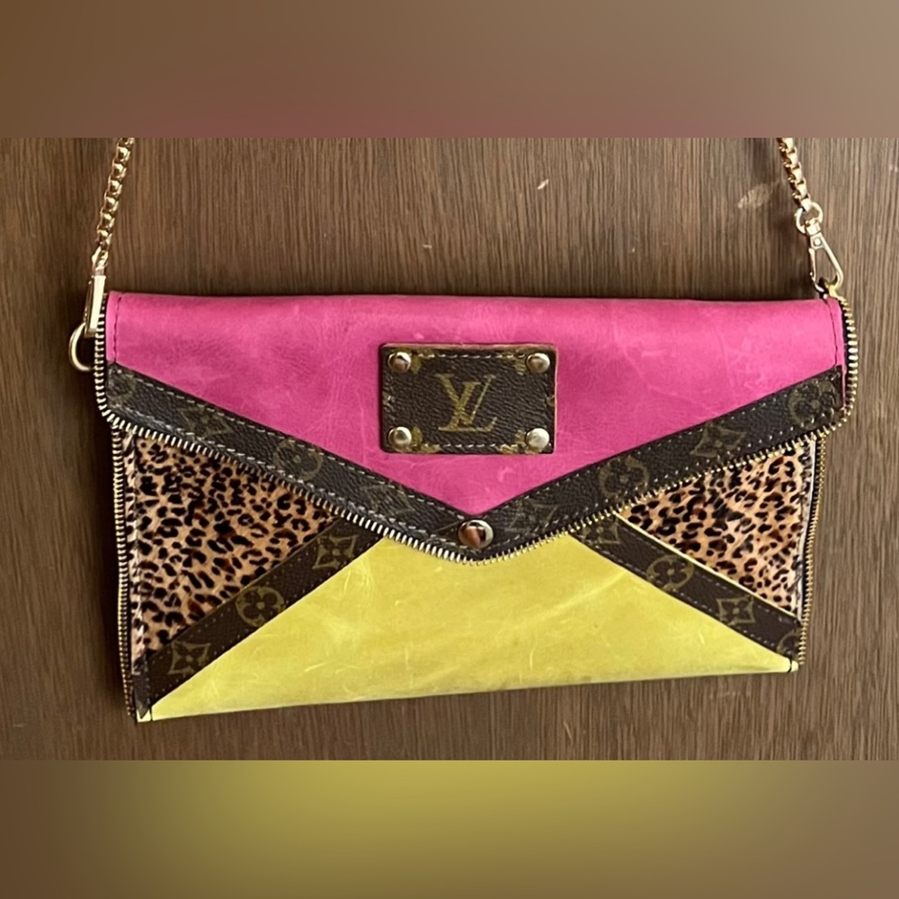 100% Leather envelope, crossbody